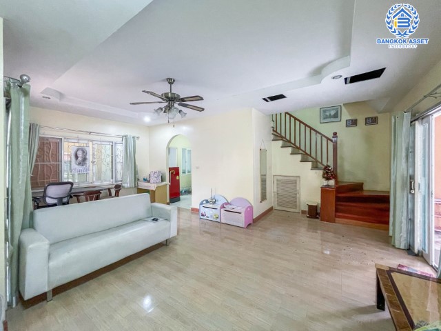 ทาวน์เฮ้าส์มือสอง ม.เดอะคอนเนค3 ดอนเมือง-วิภาวดี บ้านหลังมุม ภายในตกแต่งสวย พร้อมเข้าอยู่  บนเนื้อที่ 27.90 (หน้ากว้าง 6 เมตร) ฟังก์ชัน 3 ห้องนอน 4 ห้องน้ำ 2 ที่จอดรถ บนทำเลเชื่อมต่อถนน ถนนวิภาวดี-รังสิต, ถนนแจ้งวัฒนะ, ถนนพหลโยธิน, ถนนรังสิต-ปทุม ใกล้รถไฟฟ้า ใกล้สนามบินดอนเมือง